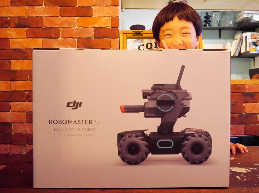 レビュー】子どもはもちろん、大人も夢中になる戦車型ロボット「DJI